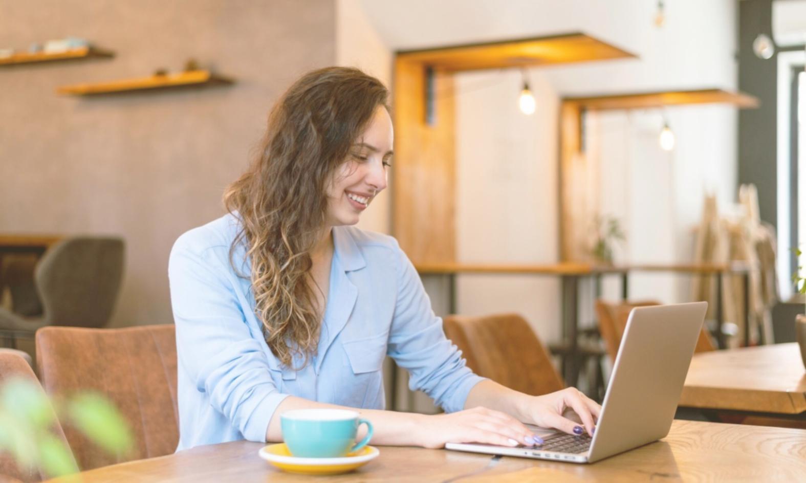 Equipo de thalveriquno trabajando en planificación financiera colaborativa